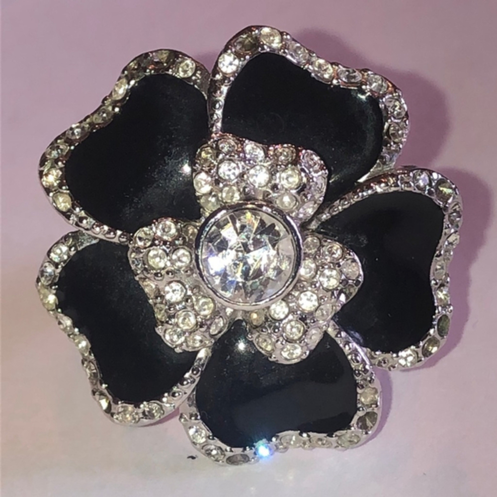 Size 7 Lia Sophia Elegant Black Enamel and Silver Tone Flower Ring